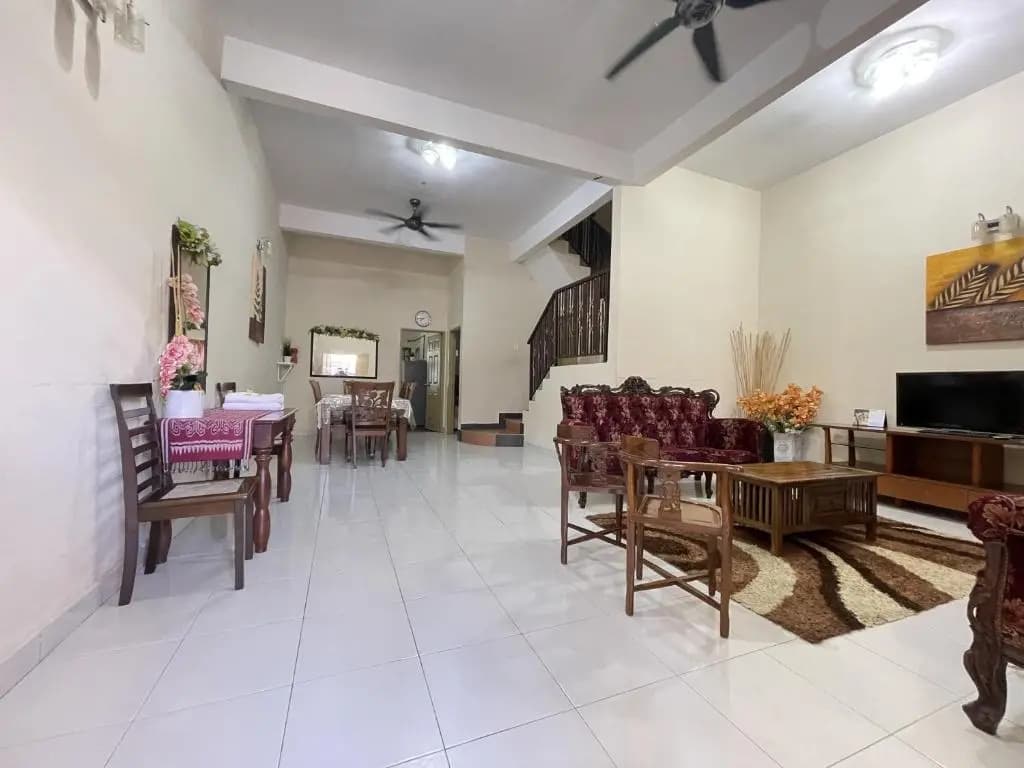 Near Beach and Airport - Ivana Homestay Unit C1 - photo 1