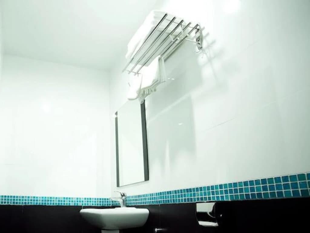 360 Inn - photo 8
