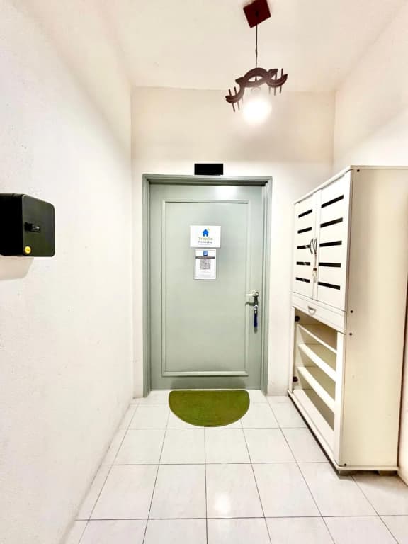 Tropika Homestay Bangi with 3 Bedrooms - photo 17