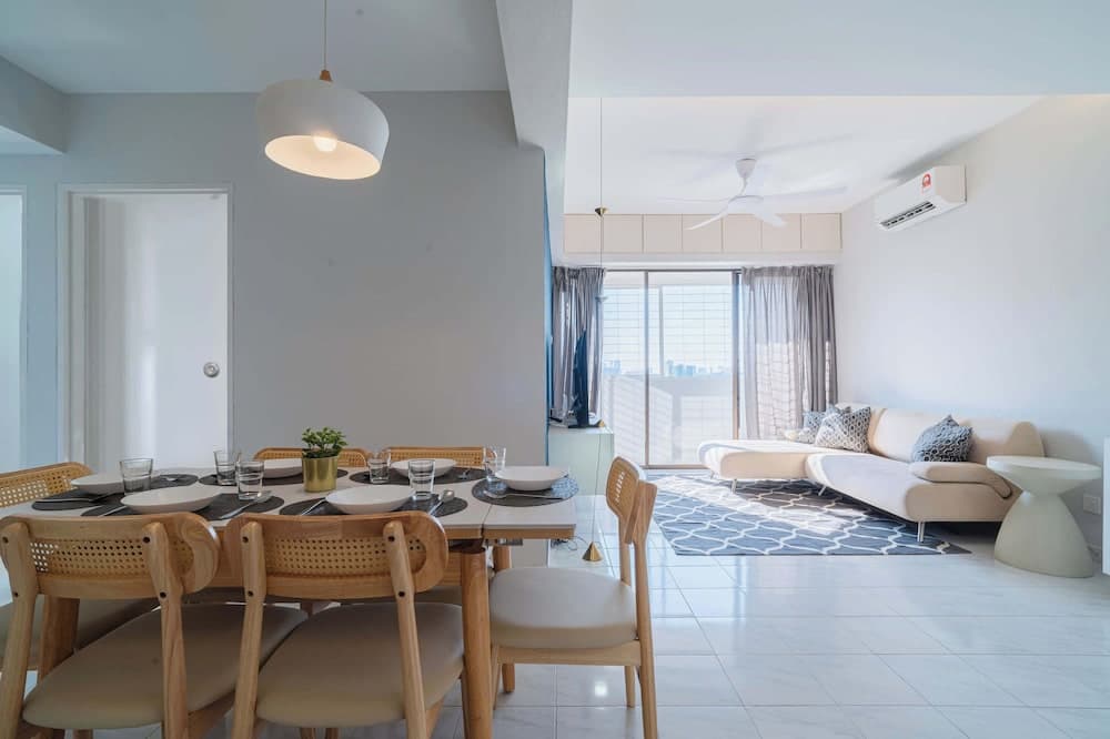 Stylish 3BR Stay Near Gurney Drive, Free Parking - photo 6