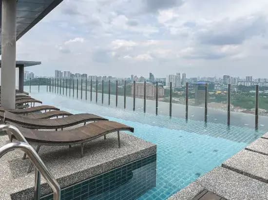 Relax in a Modern Studio w City View + Pool Access - photo 5