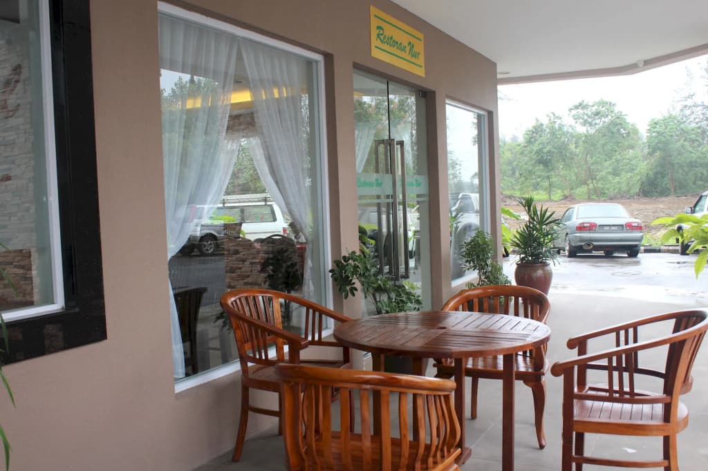 OYO 985 Hotel Nur - photo 16