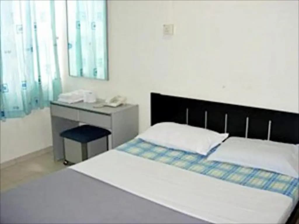 Gold Leaf Hotel - photo 5