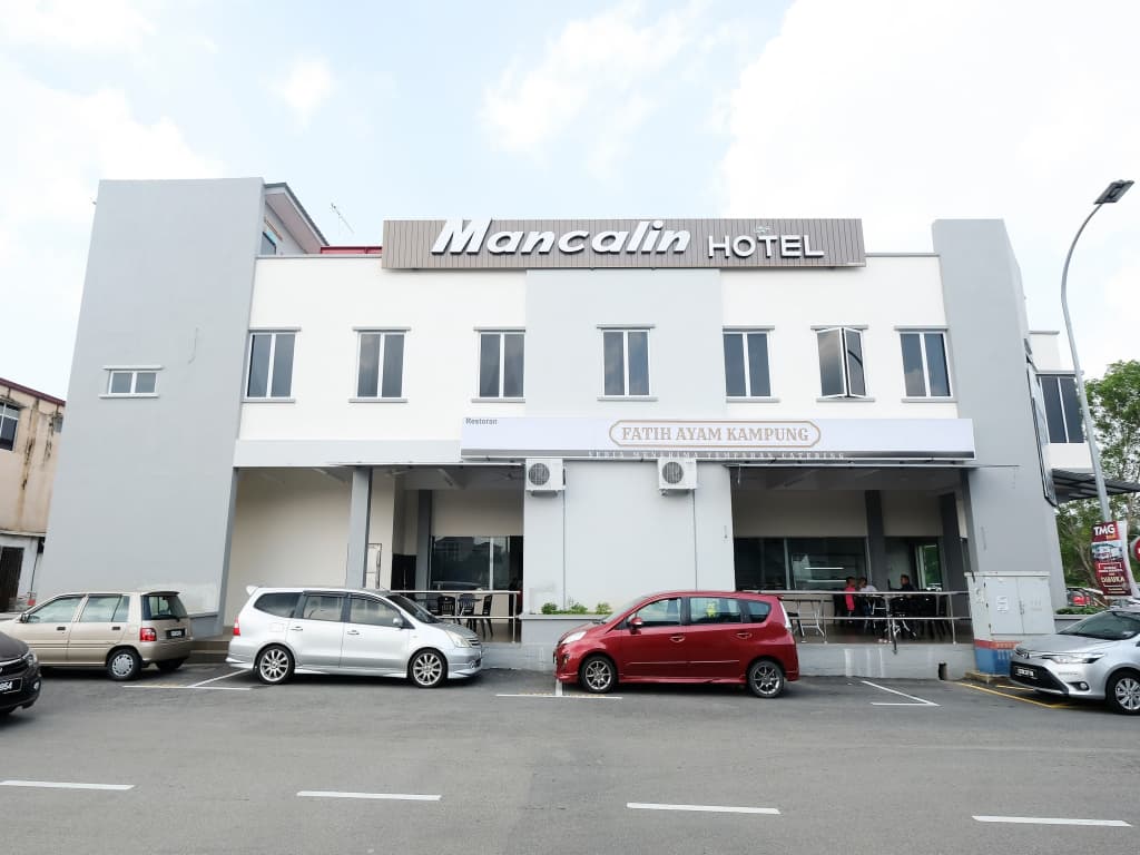 Super OYO 43935 Mancalin Hotel - photo 1