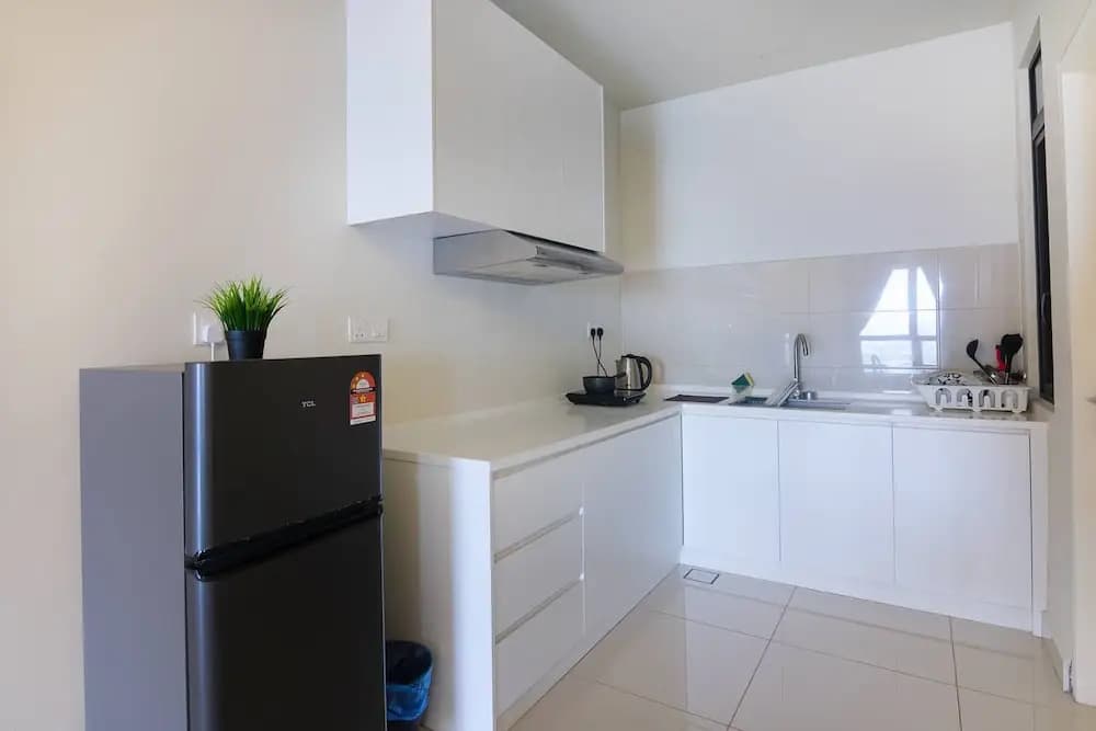 Modern 2BR Stay, Pool, Near Jonker St Melaka - photo 8
