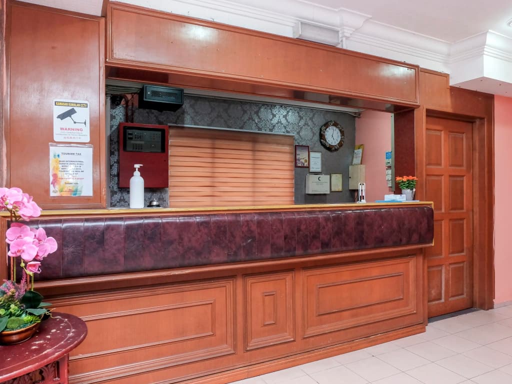 Hotel Tiara by OYO Rooms - photo 2