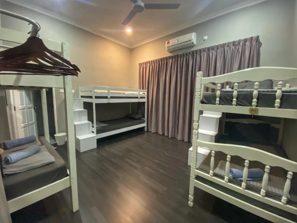 Shafickza Guesthouse - photo 12