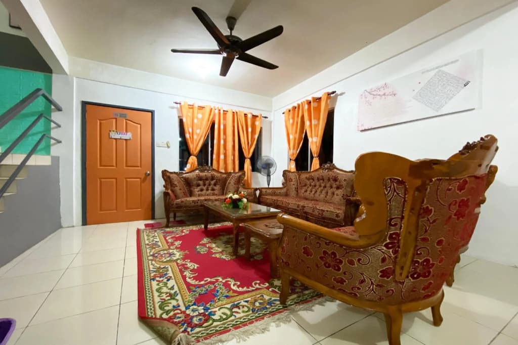 OYO 90198 Aleesya Homestay - photo 1