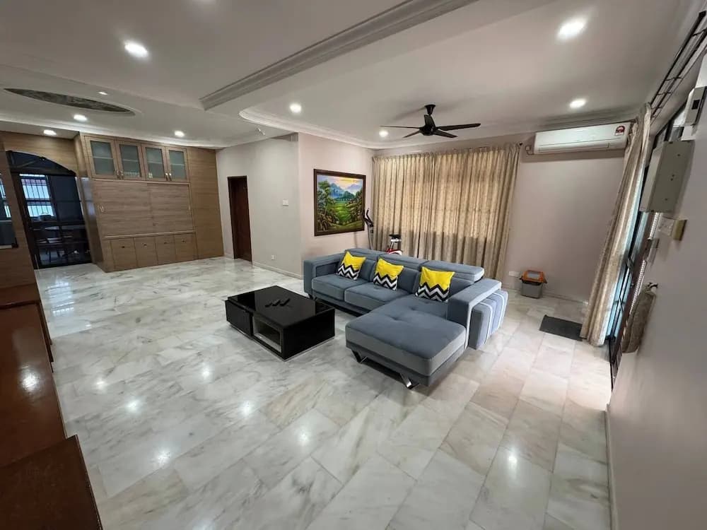 Cozy Johor Bahru Home With Family Room and Unblock Balcony View - photo 17
