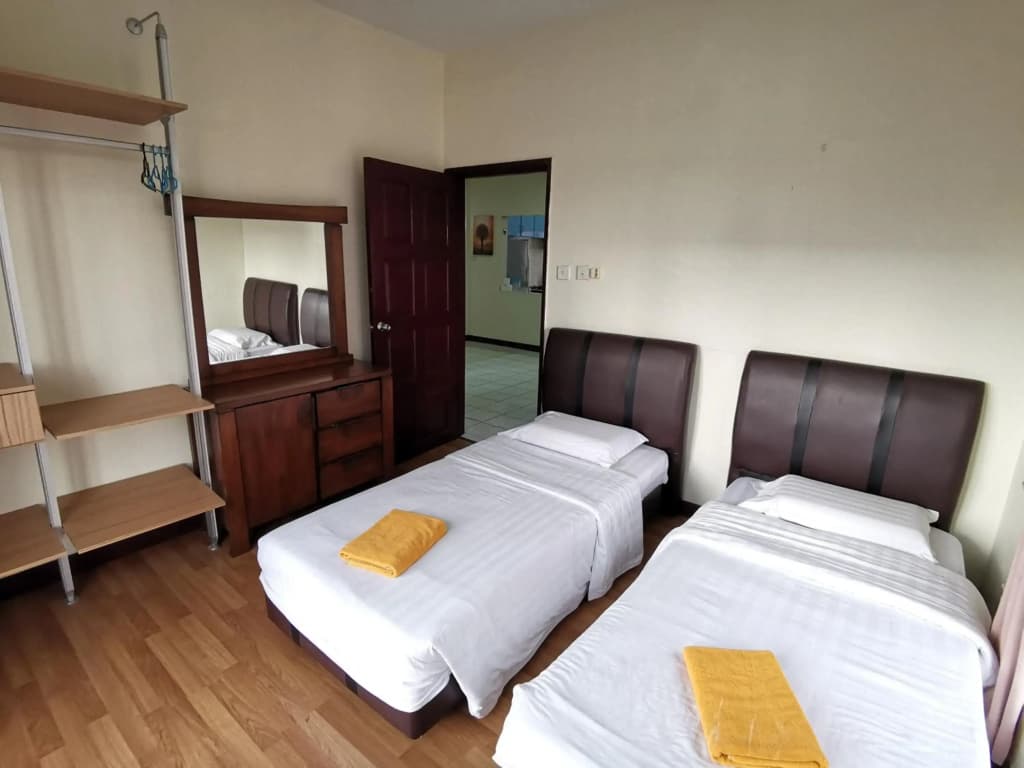 5 Bedrooms Penthouse 3 Bedrooms Apartment Marina Court Resort Condominium - photo 5