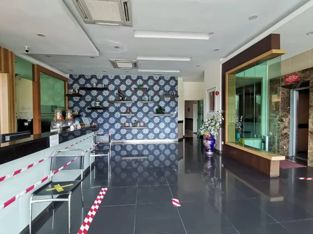 Grand Eastern Hotel Sdn Bhd ( 877519-A ) - photo 1