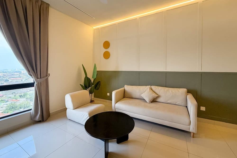 Modern 2BR Stay, Pool, Near Jonker St Melaka - photo 5