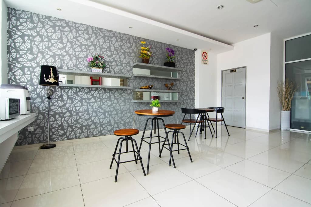 Hotel Zamburger Plaza Mahkota - photo 12