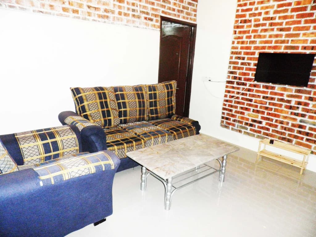 EFM Guest House - photo 4