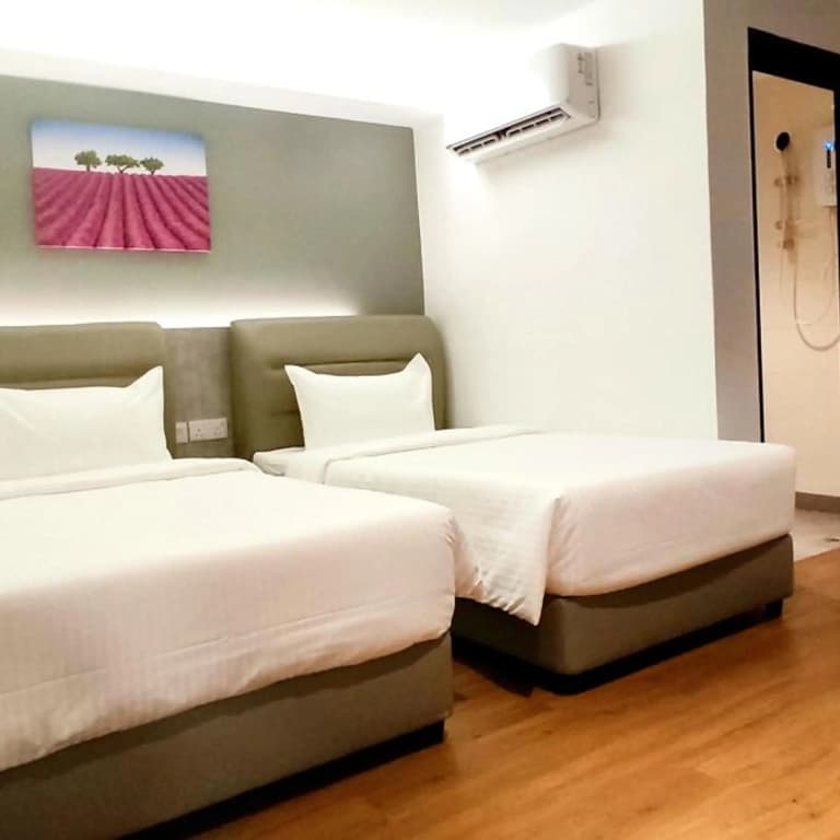 OYO 503 Hotel Aromas JB - photo 16