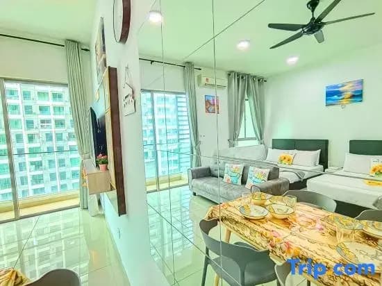 #CS8, Spacious Cybersquare Ensuite with Pool View - photo 11