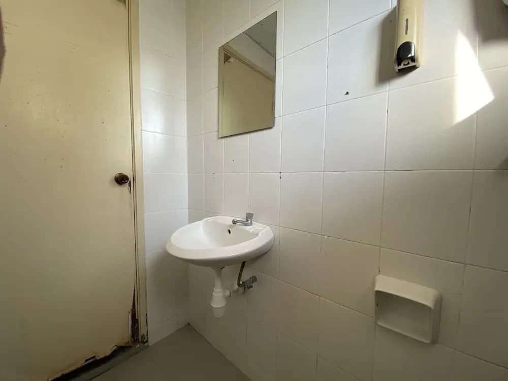 OYO 89760 Harmoni Inn Hotel - photo 10