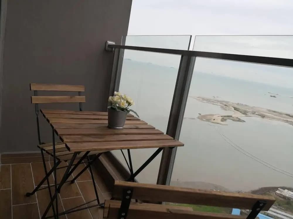 Vinz at Silverscape Luxury Residence - photo 6