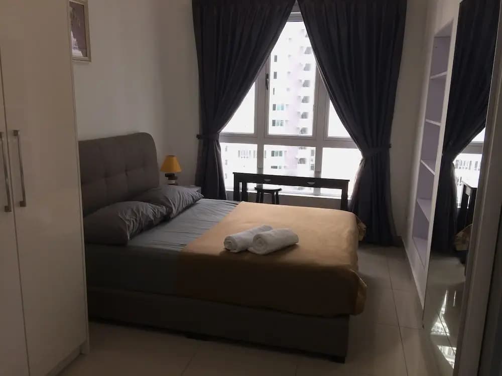 City Living with Panaromic Bay View @ Danga Bay - photo 2