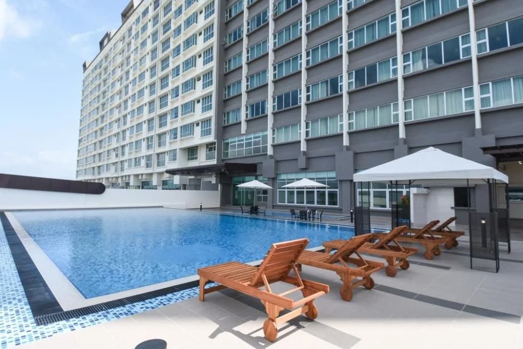 Hotel Holmes Gelang Patah - photo 8
