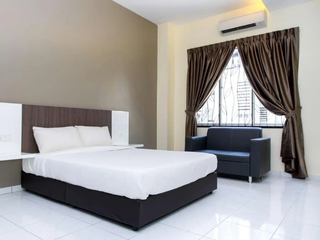 Ample Hotel - photo 5