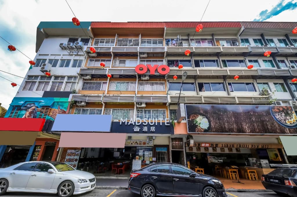 OYO 43993 Madsuite - photo 9