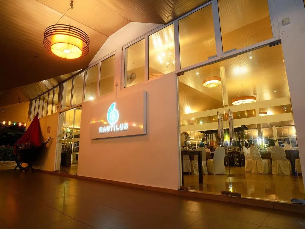 Bella Vista Waterfront Resort - photo 19