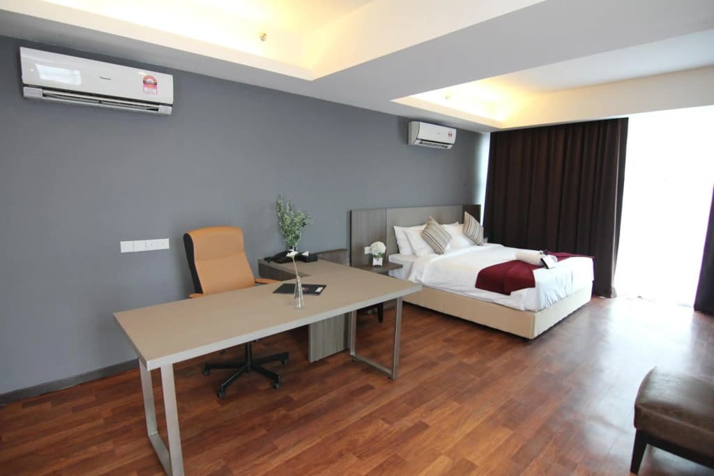 Nexus Regency Suites & Hotel - photo 1