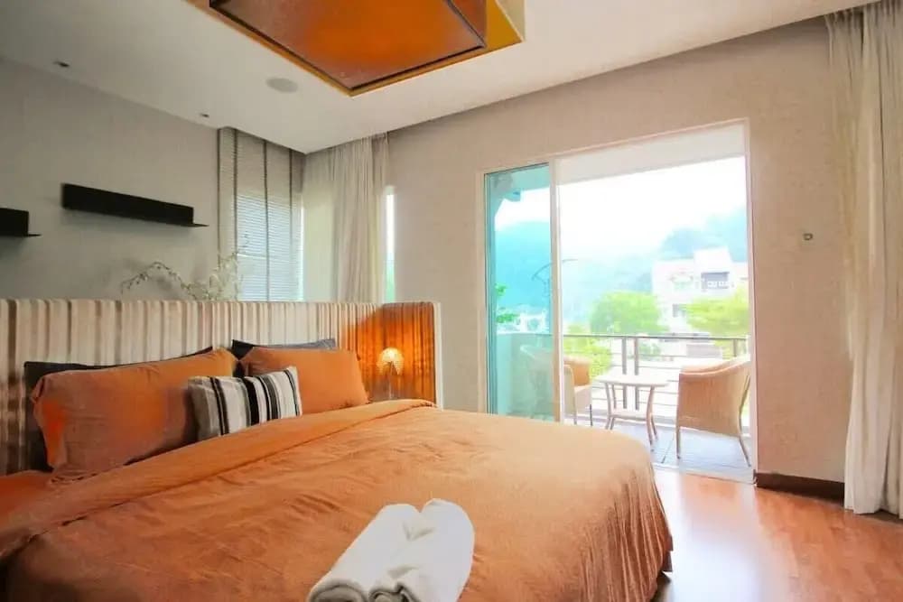 Chic 4BR Oasis With Gazebo, Your Dream Getaway - photo 4