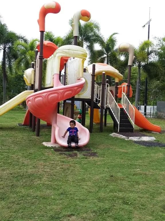 tiara bay marina island lumut 6 bilik inflatable swimming pool homestay bayu laut0136288405 - photo 17