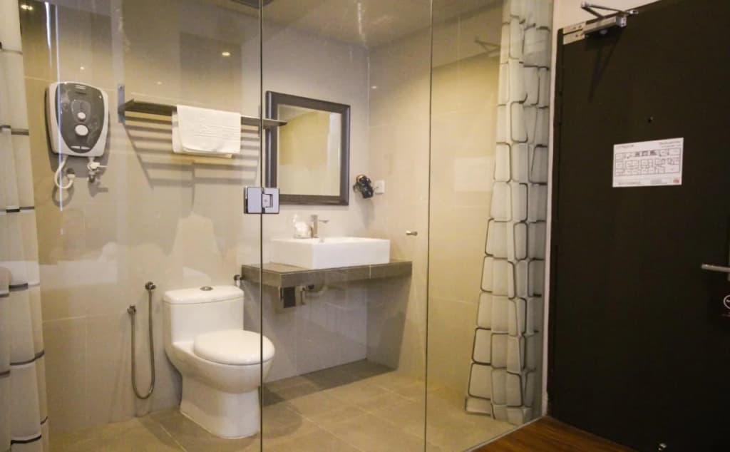 The Riverbank Hotel - photo 9