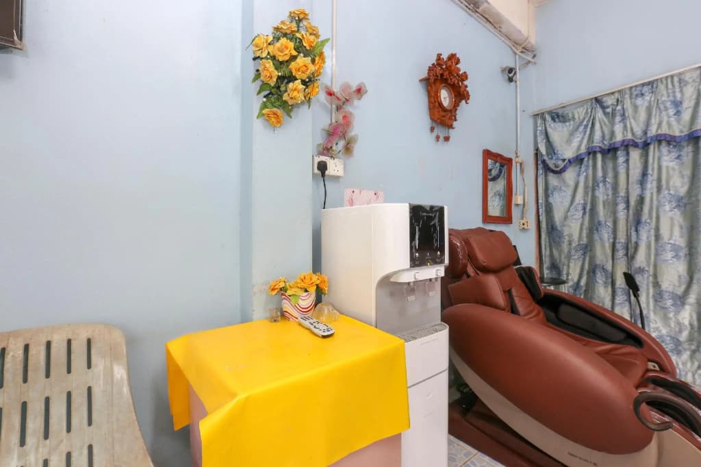 OYO 90048 Damika Hotel - photo 4