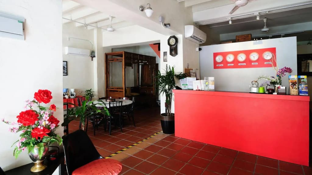 Red Inn Court - Hostel - photo 2