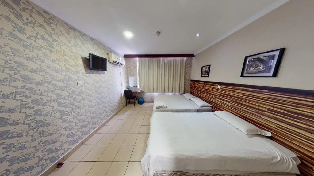 Sri Iskandar Hotel - photo 11