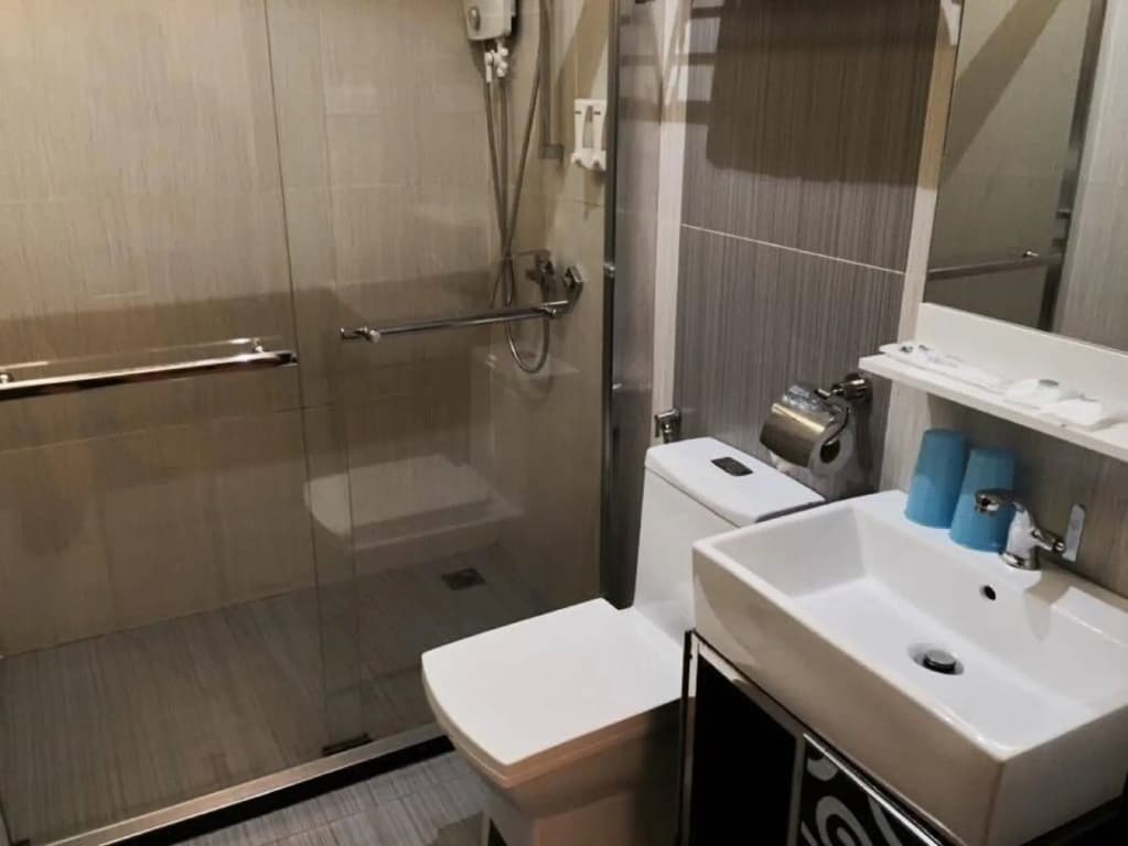 KK Waterfront Hotel - photo 8
