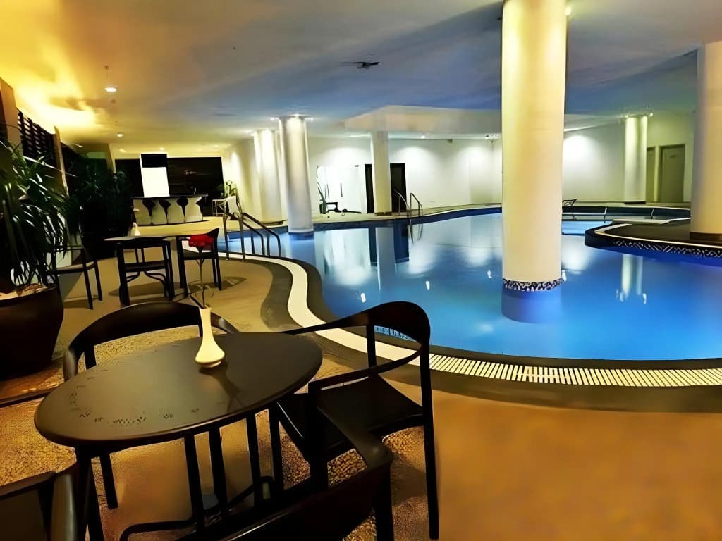 Holiday Villa Hotel & Suites - photo 28