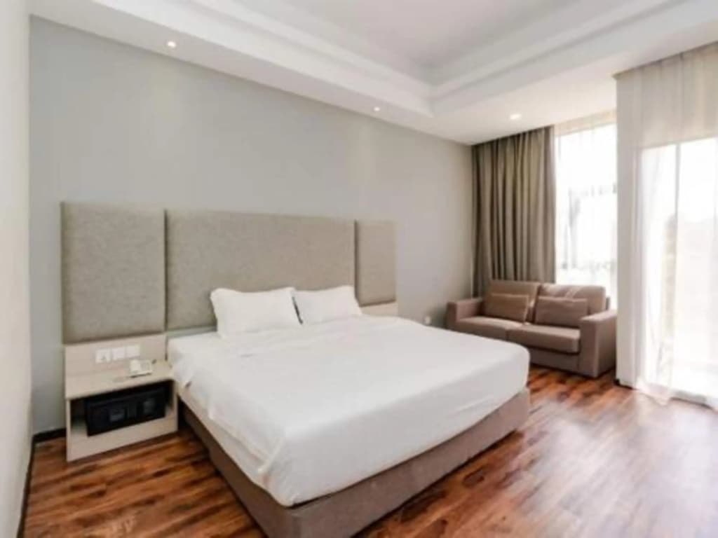 Livingston Hotel - photo 14