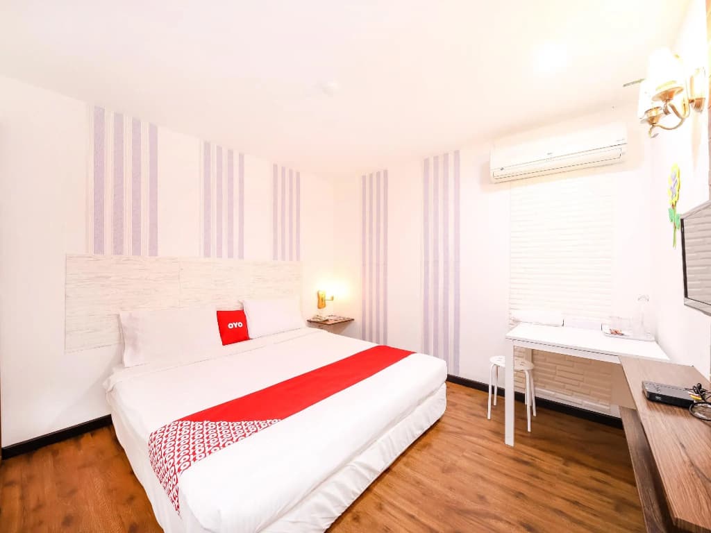 OYO 43963 T Signature Hotel - photo 3