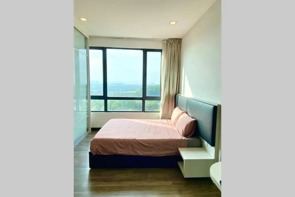 Landmark Residence 2, High Floor with Nice View, Free Parking, TVbox. - photo 10
