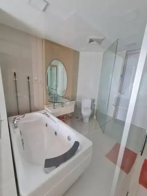 Private Jacuzzi Staycation at KL City 1014 - photo 9