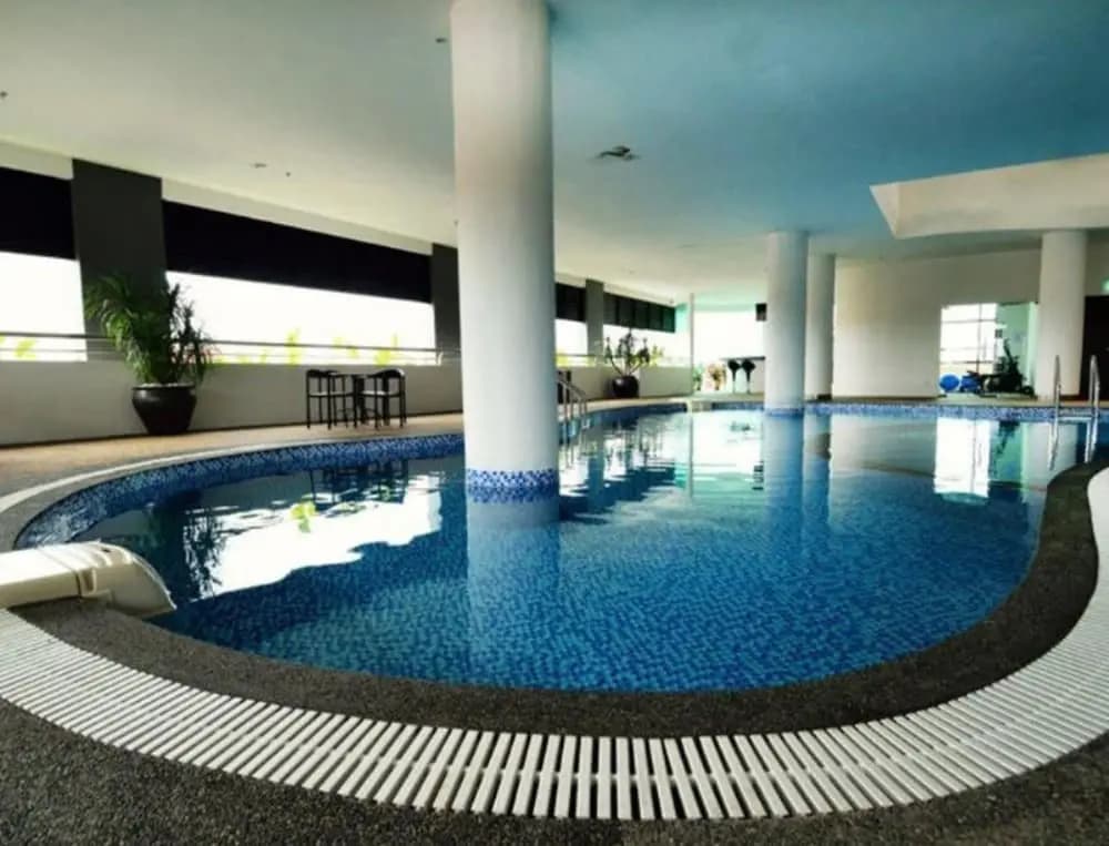 Holiday Villa Hotel & Suites - photo 3