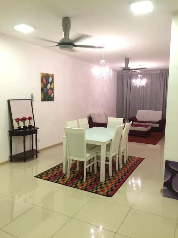 Lawang Suite 2 Bedroom Corner Apartment - photo 7
