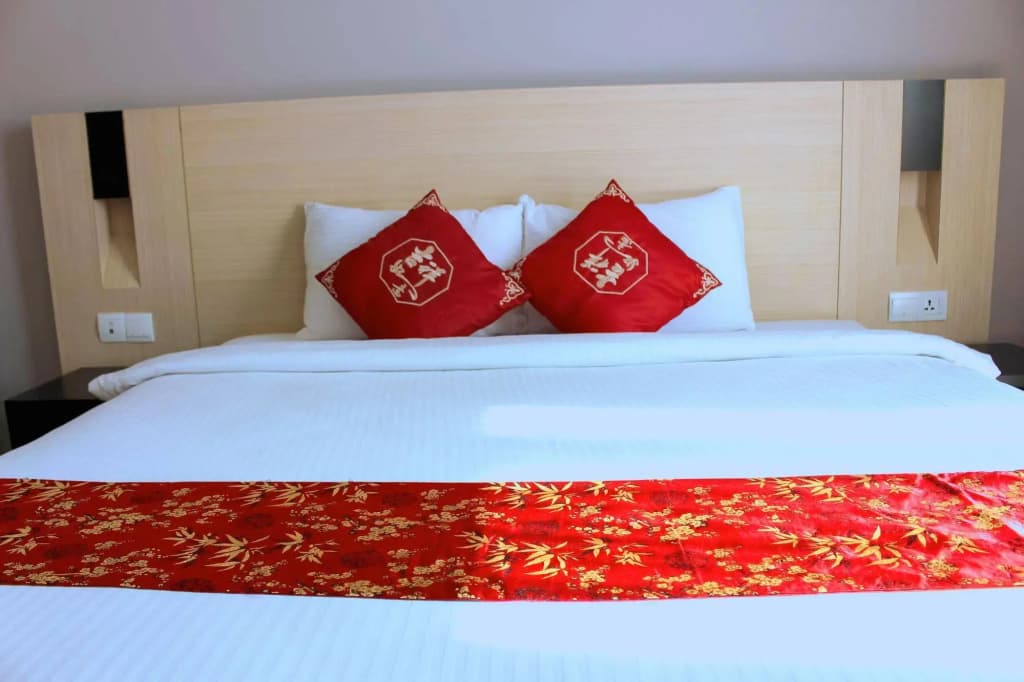 The Manor Suites and Apartments - photo 4