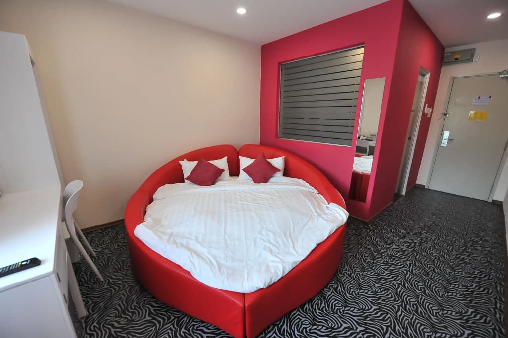 OYO 89848 Link Boutique Hotel - photo 3