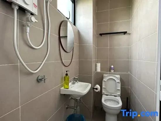 D’Pristine 4 bedder apartment 23-25 opp legoland - photo 2