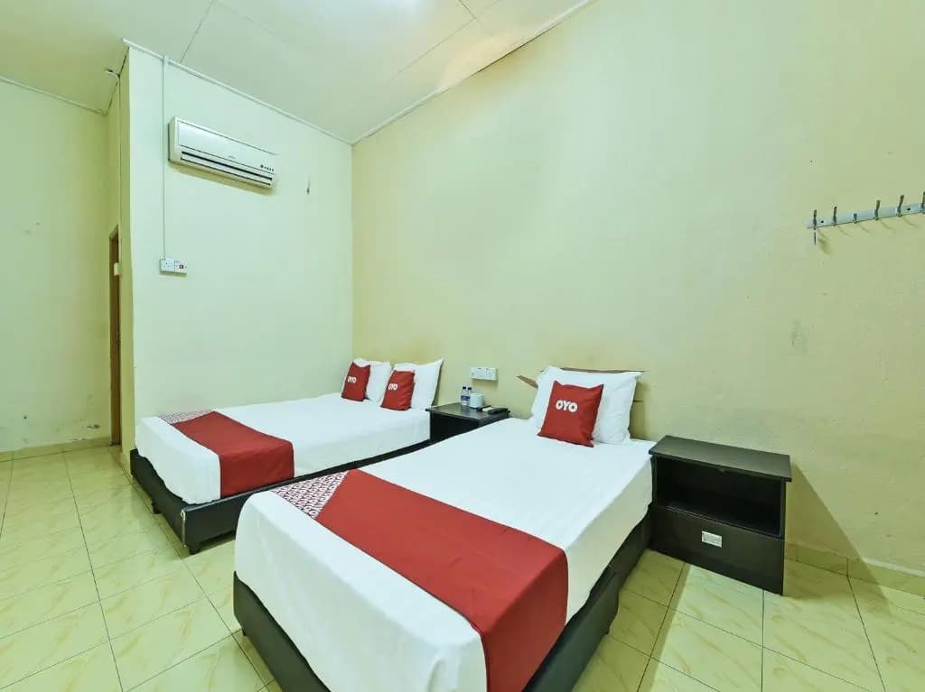 OYO 90706 Empire Inn 2 - photo 4