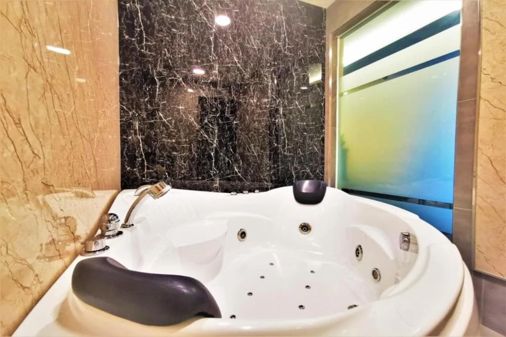 Prestigo Hotel - photo 8