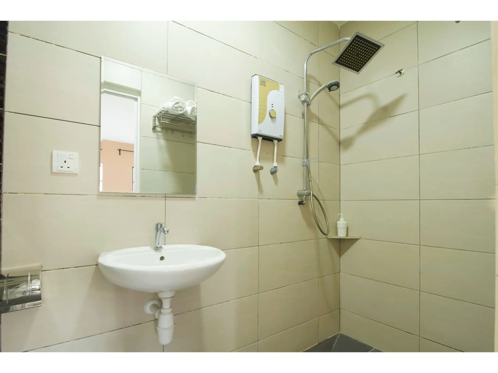 M S Hotel, Tengku Kelana KTM Klang - photo 10