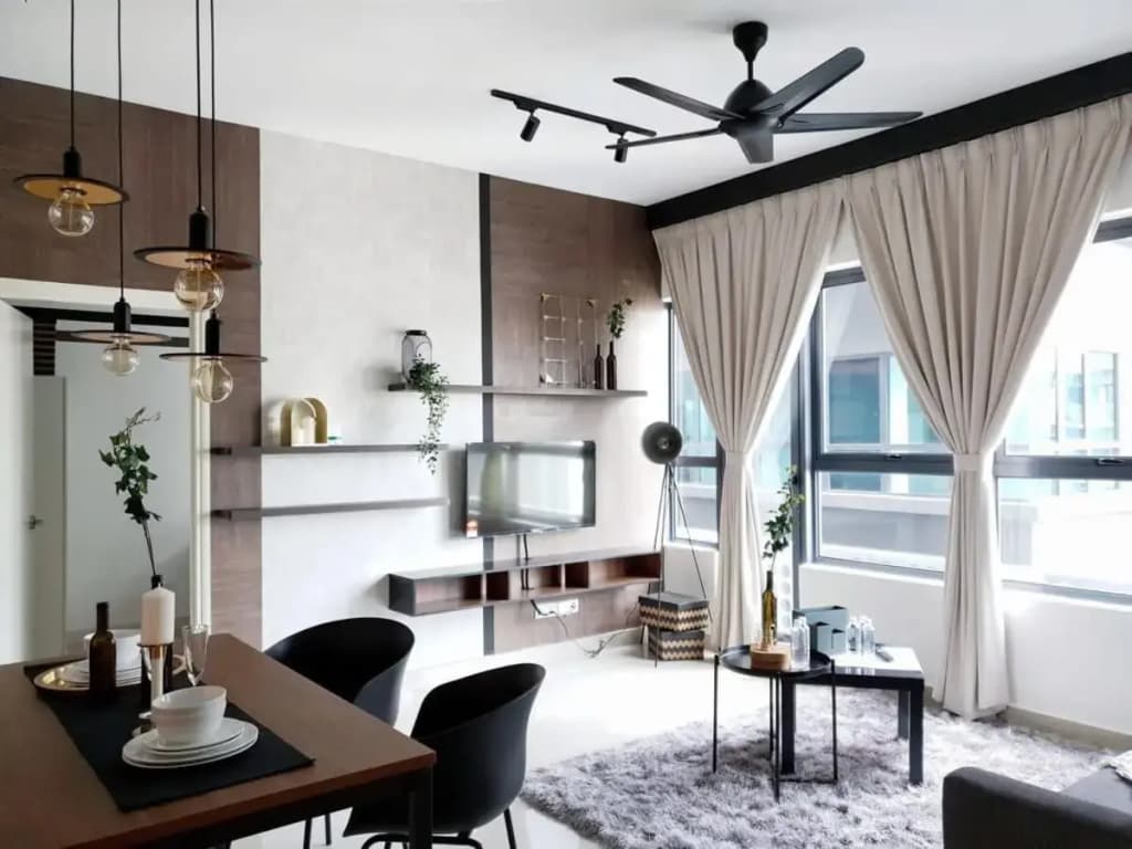 Stylish & Cozy 2BR Apt at Arte Plus, FREE Parking - photo 2