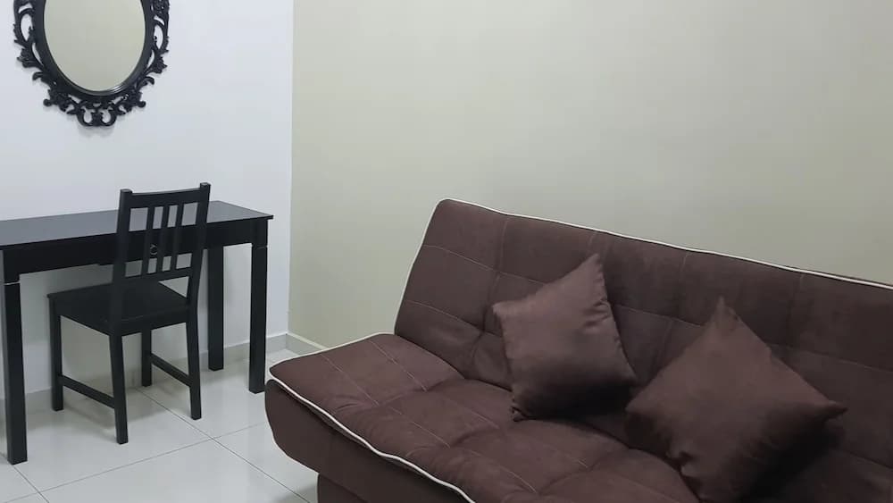 Euzmo Residences at Studio 14 - photo 5